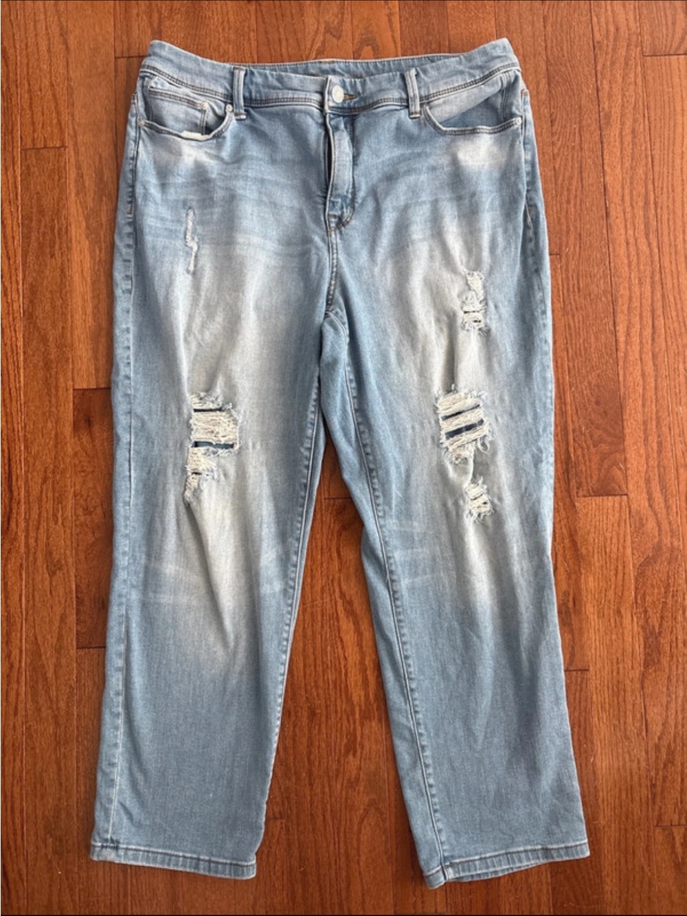 Chico’s So Slimming Light Blue Distressed Girlfriend Crop Jeans Size 2.5 ~ 14